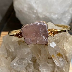 Natural Raw Madagascar
rose quartz bangle with gold plating wire
wrapped bangle